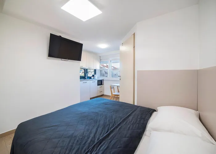 Pamer Studio Apartment 05, 4Th Floor, No Elevator